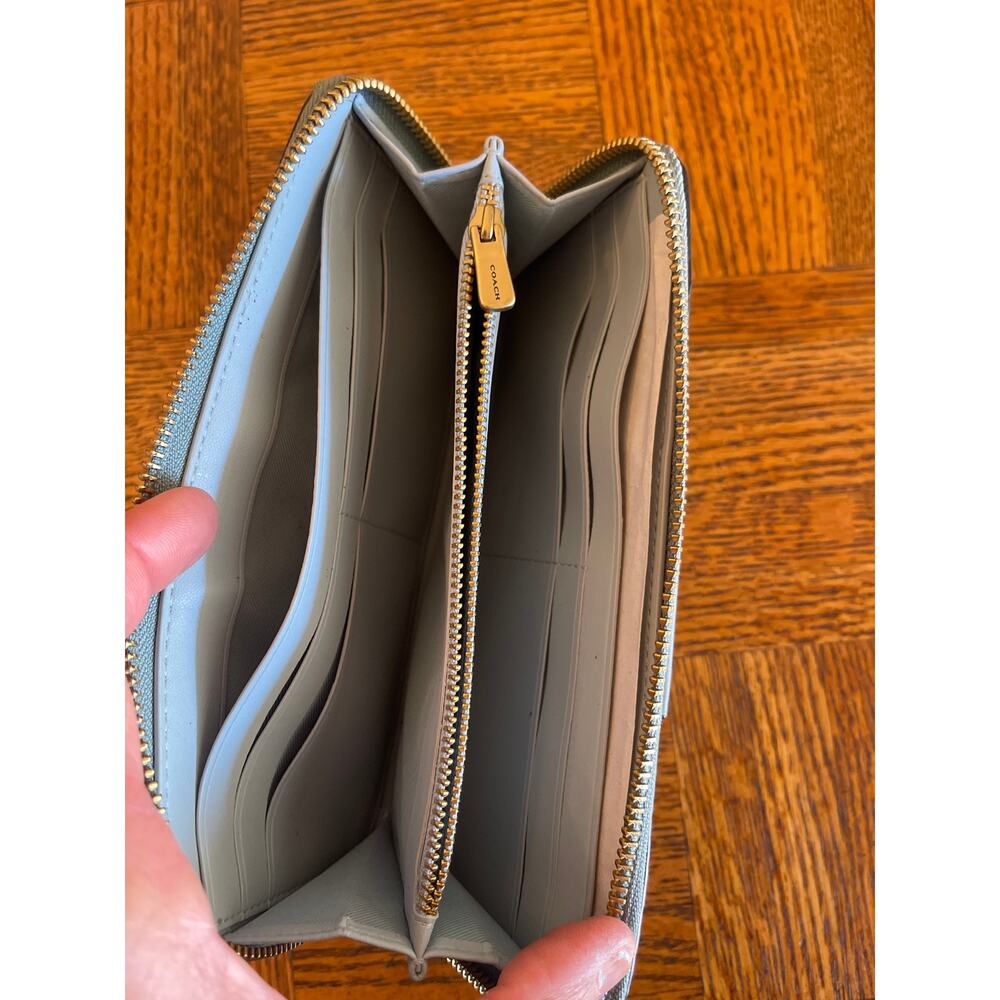 Coach zip around wallet - Picture 4 of 7